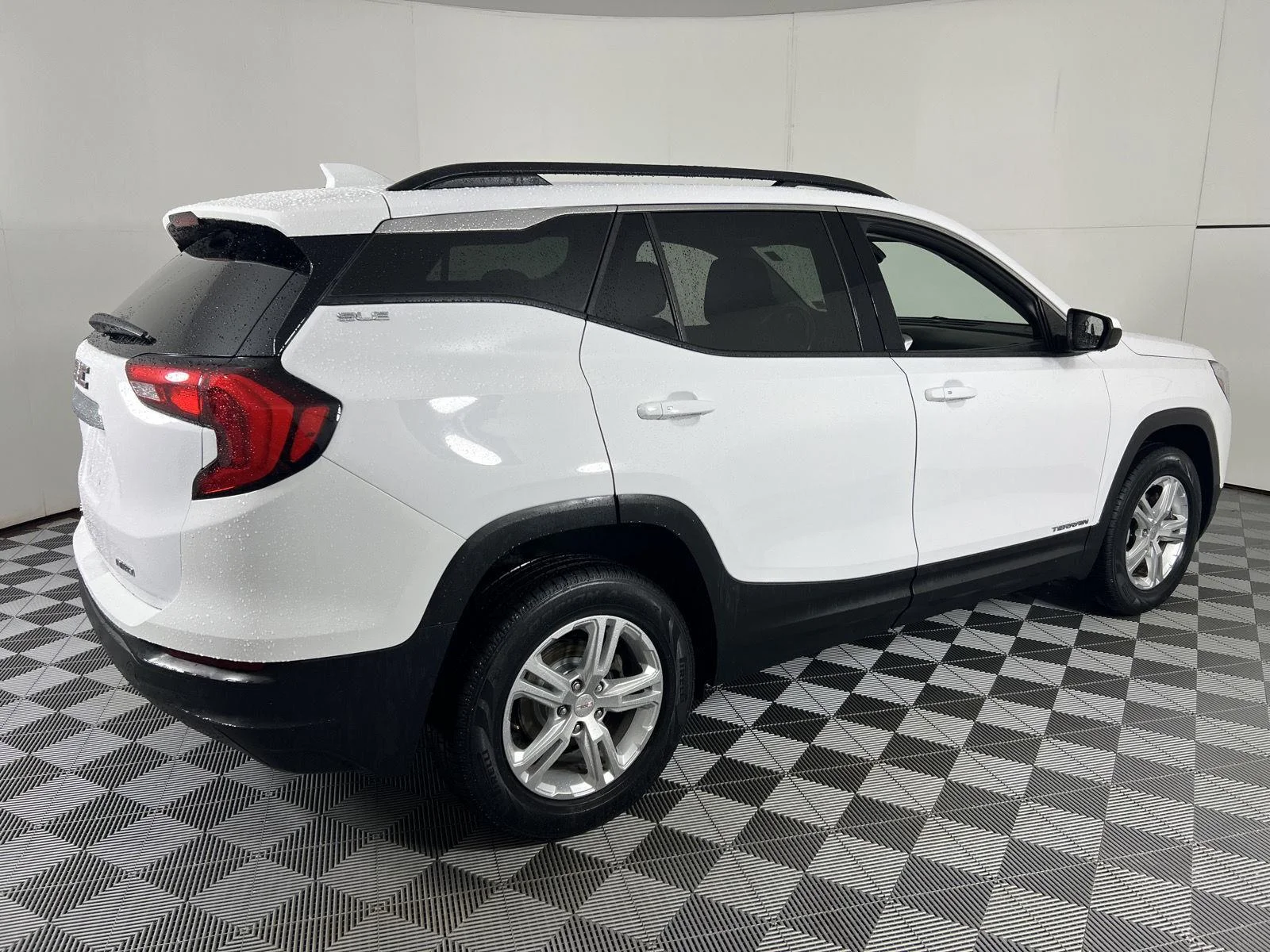 Used 2020 Summit White GMC SLE image 12