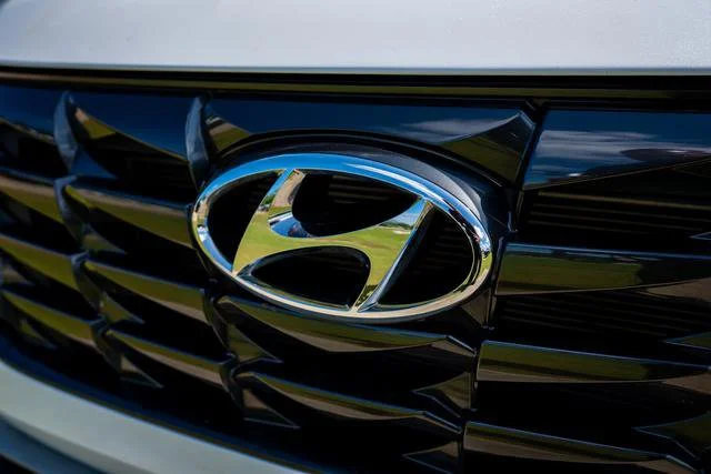 Used 2022 Quartz White Hyundai SEL image 13