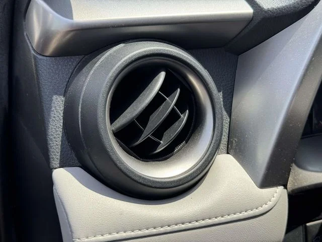 Used 2018 Silver Toyota XLE image 25