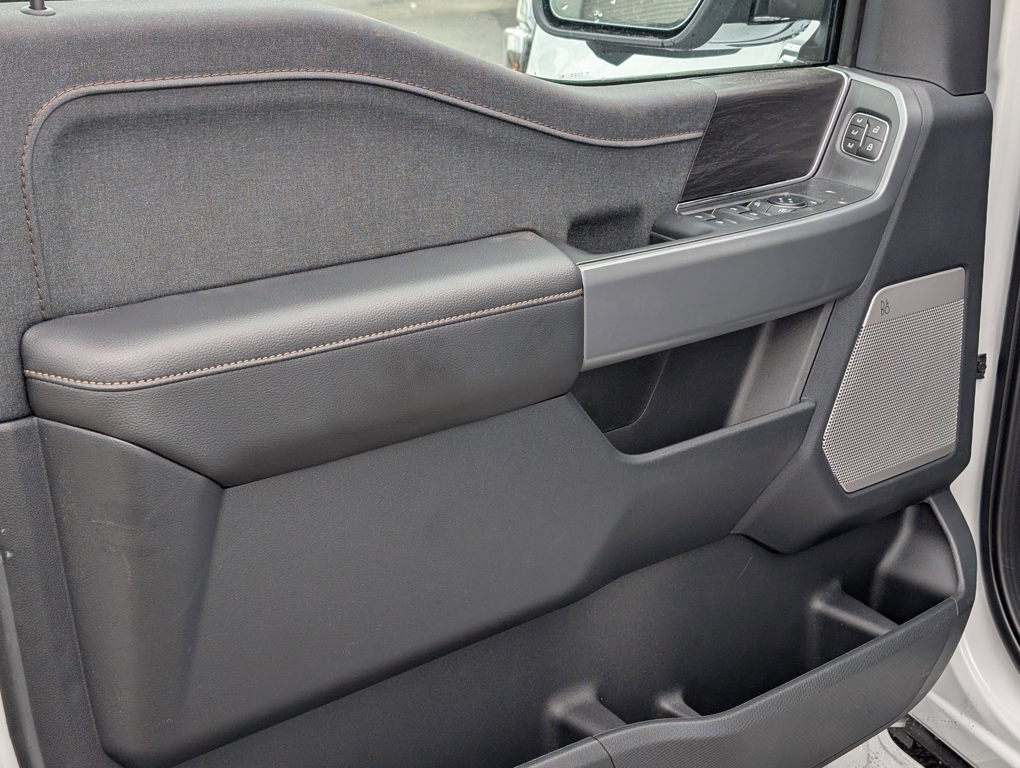 New 2026 Oxford White FORD Lariat® image 16