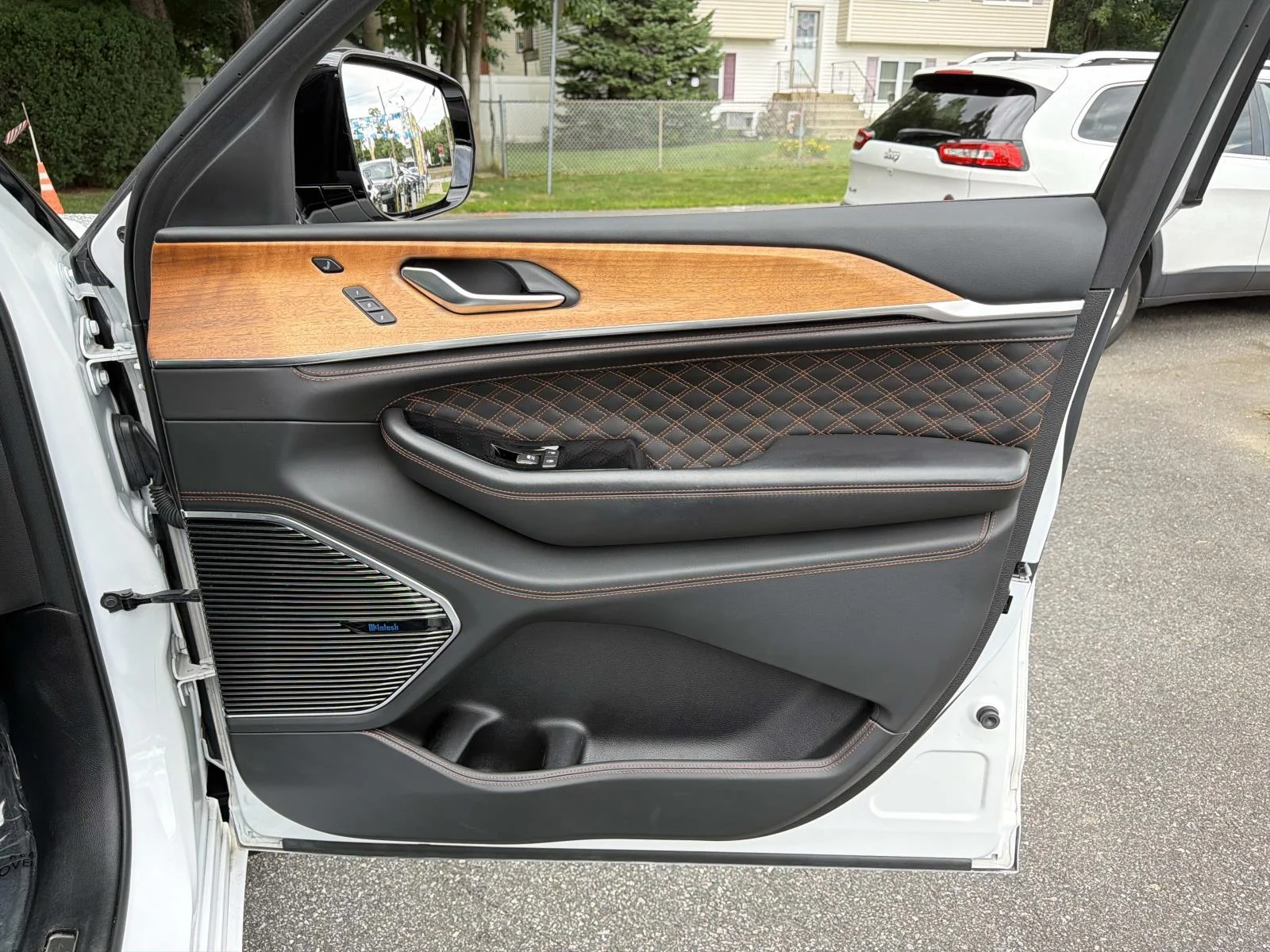 Used 2023 White Jeep Summit Reserve image 16