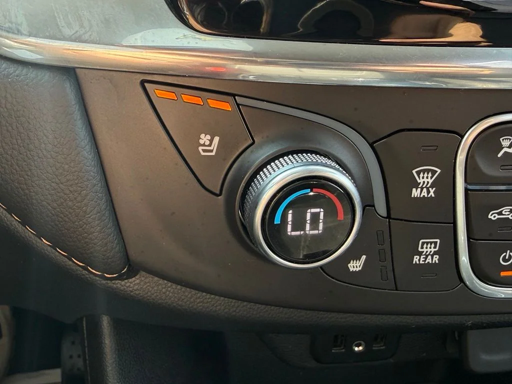 Used 2019 Red Chevrolet Premier image 3