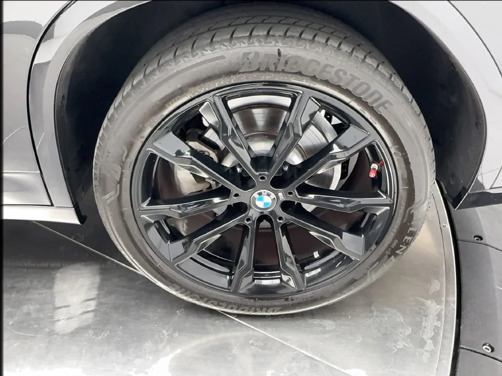 Used 2025 Gray BMW xDrive30i image 14