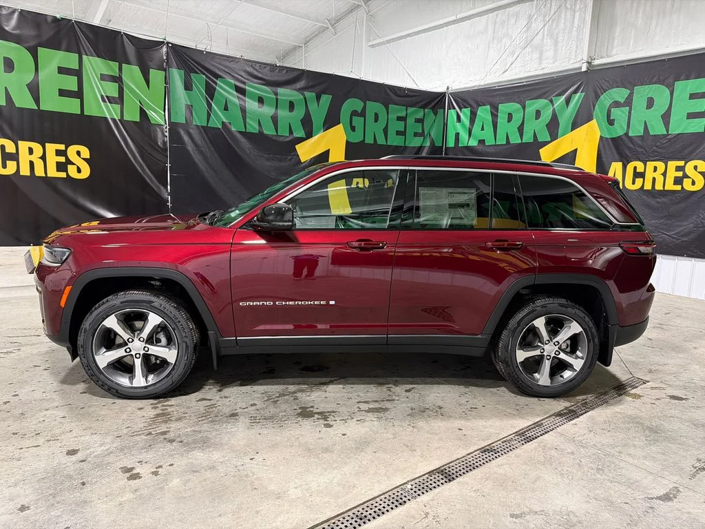 New 2026 Velvet Red Pearl-Coat Exterior Paint Jeep Limited image 3