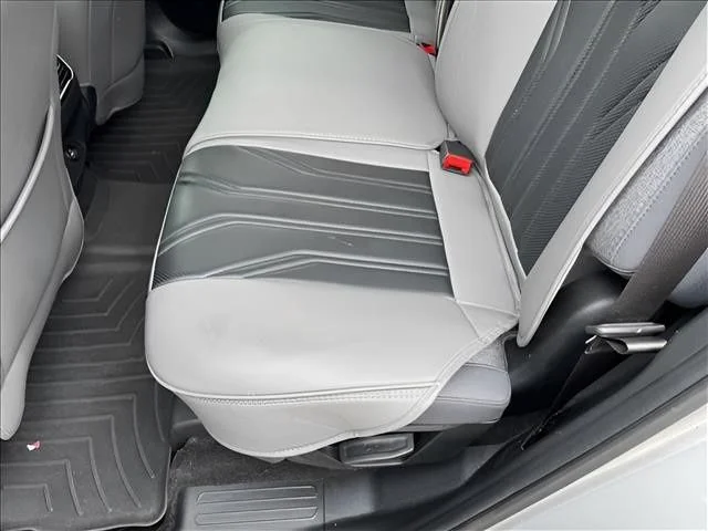 Used 2023 Silver Hyundai SEL image 12