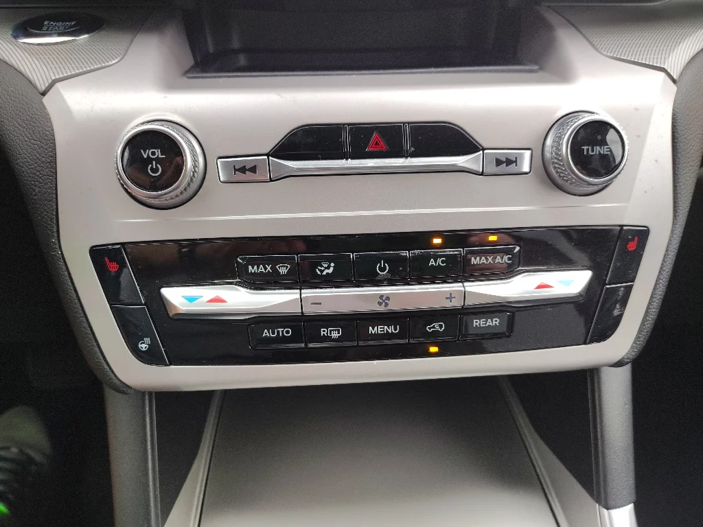 Used 2024 Star White Ford XLT image 21