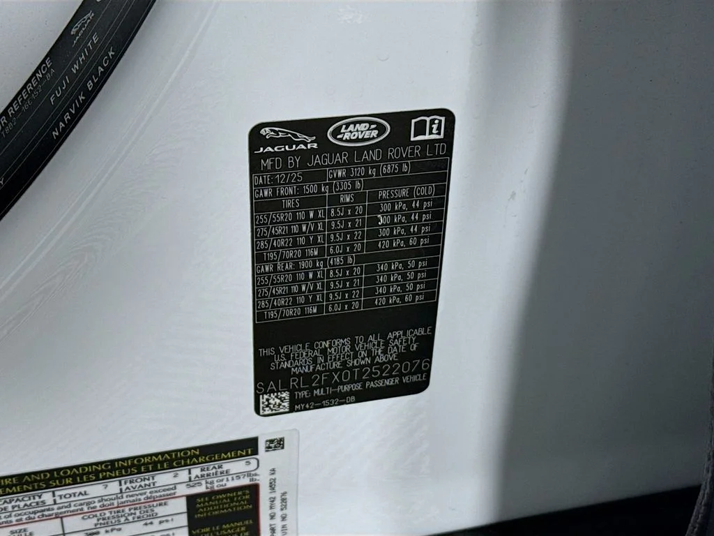 New 2026 Fuji White Land Rover Dynamic SE image 31