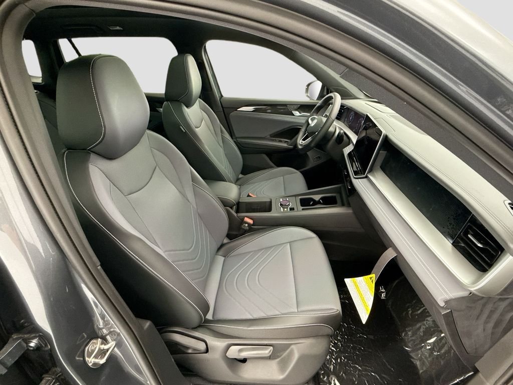 New 2026 Platinum Gray Metallic Volkswagen 2.0T SE R-Line Black image 18