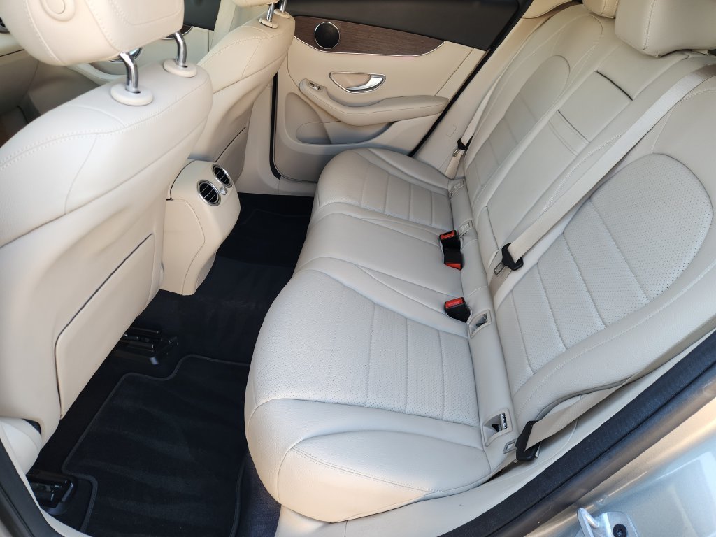 Used 2022  Mercedes-Benz GLC 300 image 31
