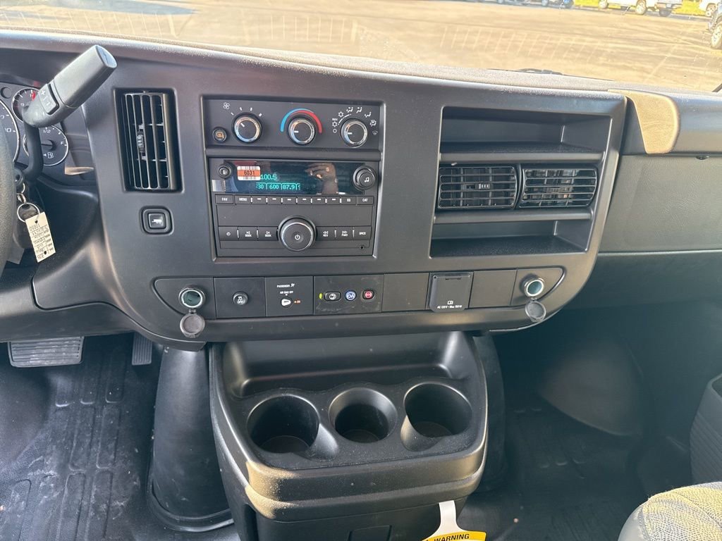 2025 Chevrolet Express Cargo Work Van - Photo 25
