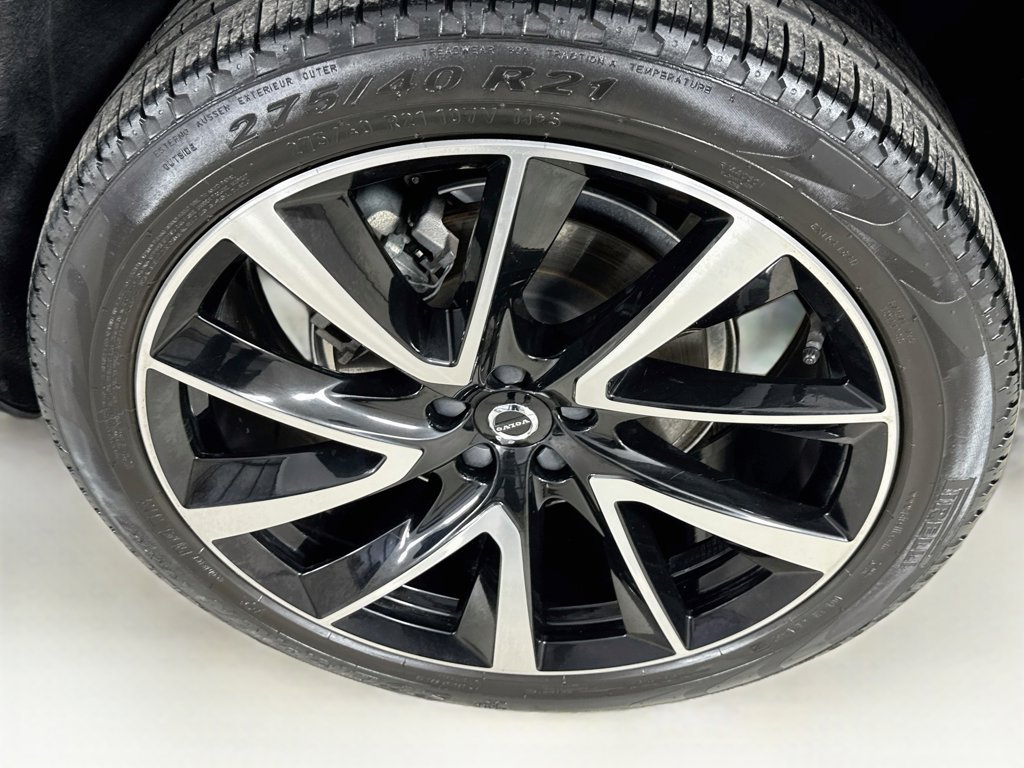 Used 2021 Onyx Black Metallic Volvo T6 Momentum image 43
