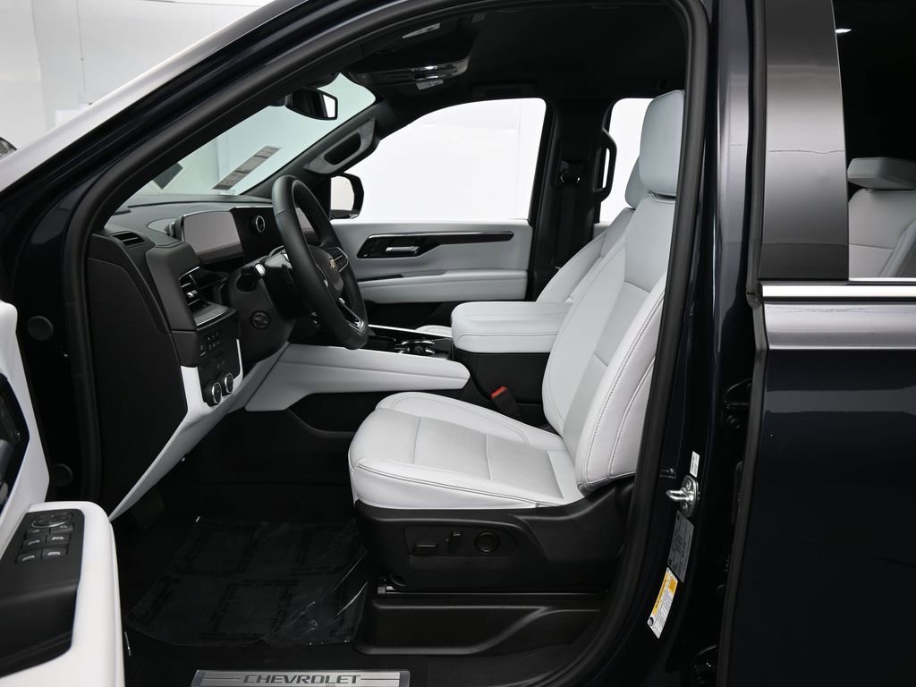 2025 Chevrolet Suburban Premier - Photo 11