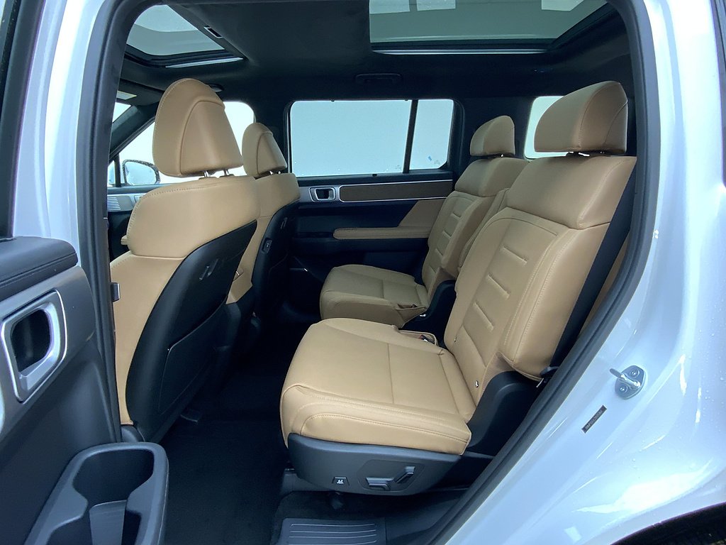 New 2027 Serenity White Pearl Hyundai Calligraphy image 13