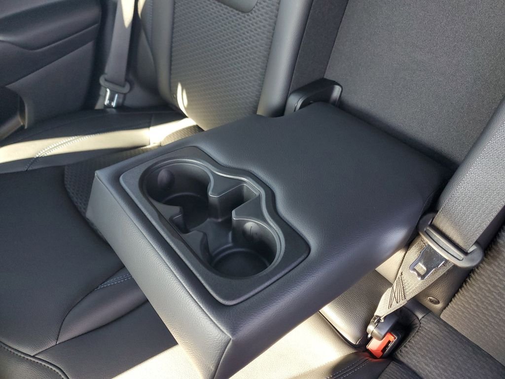 New 2026 Bright White Clearcoat Jeep Latitude image 10