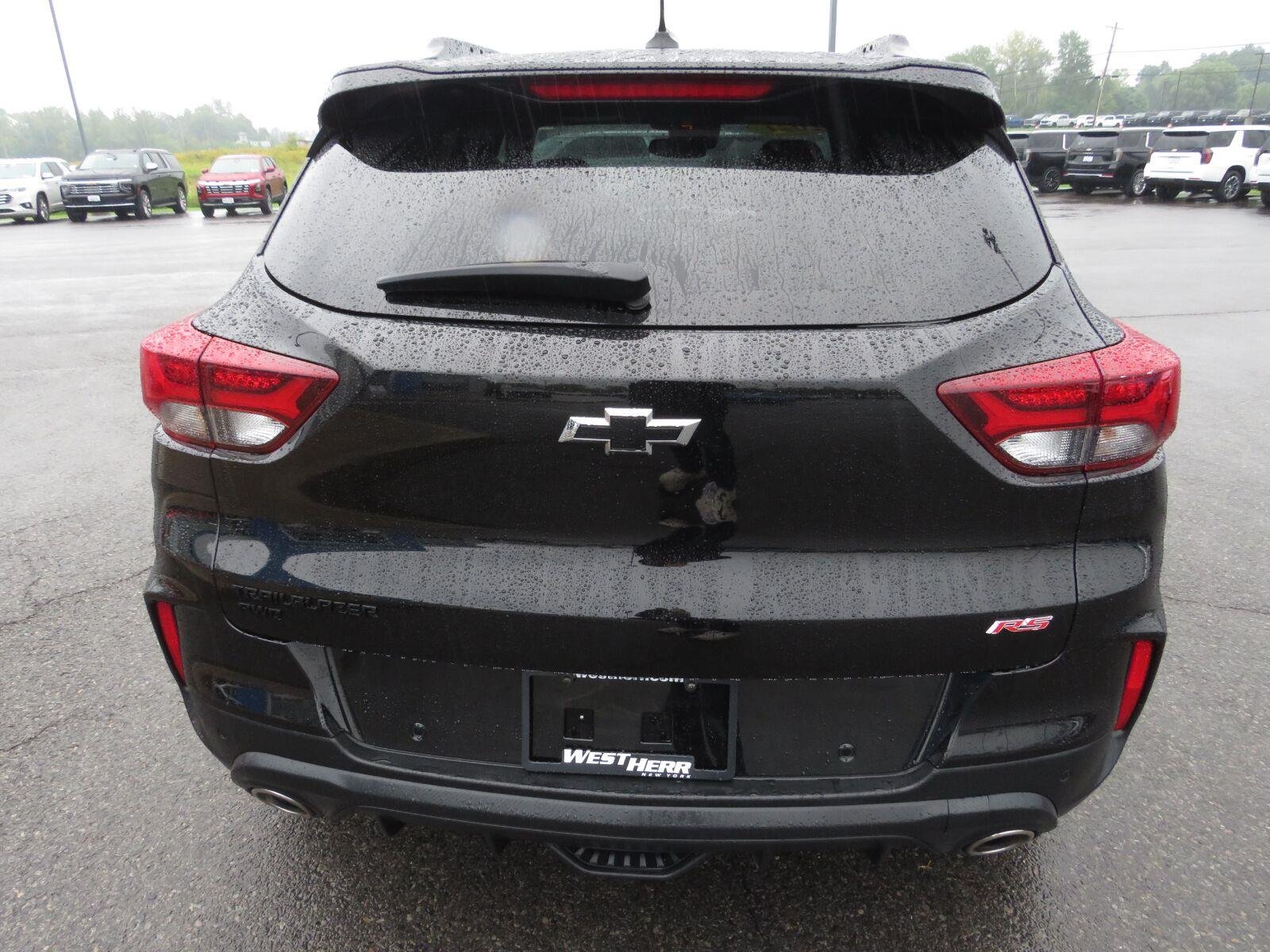 Used 2021 Mosaic Black Metallic Chevrolet RS image 9