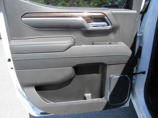 New 2026 Summit White GMC Elevation image 22