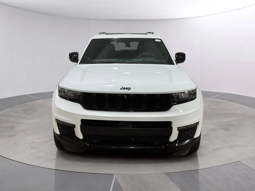 Used 2024 Bright White Clearcoat Jeep Limited image 8