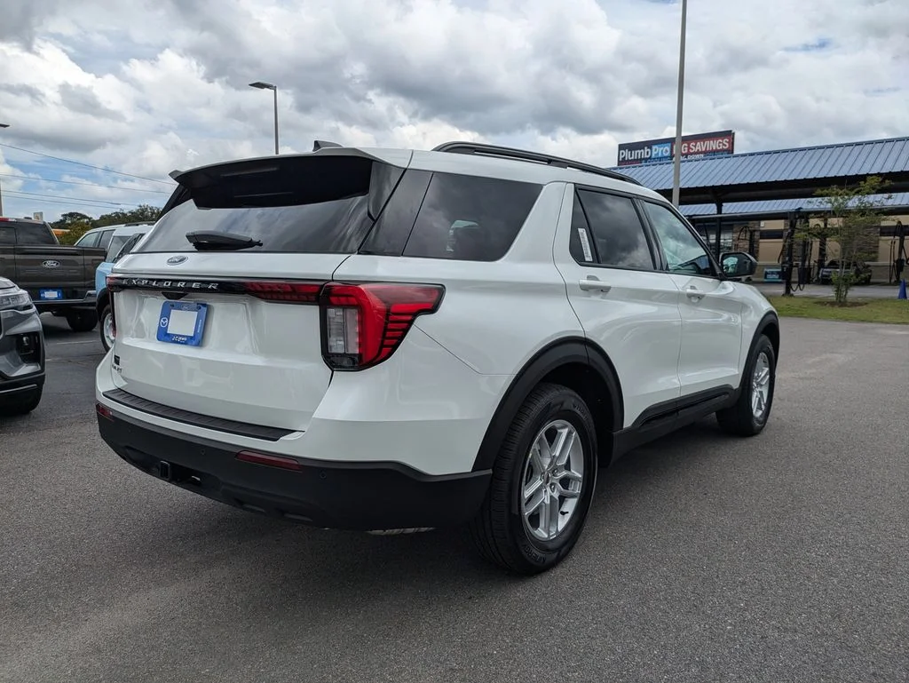 New 2026 Star White Metallic Tri-Coat Ford Active image 4