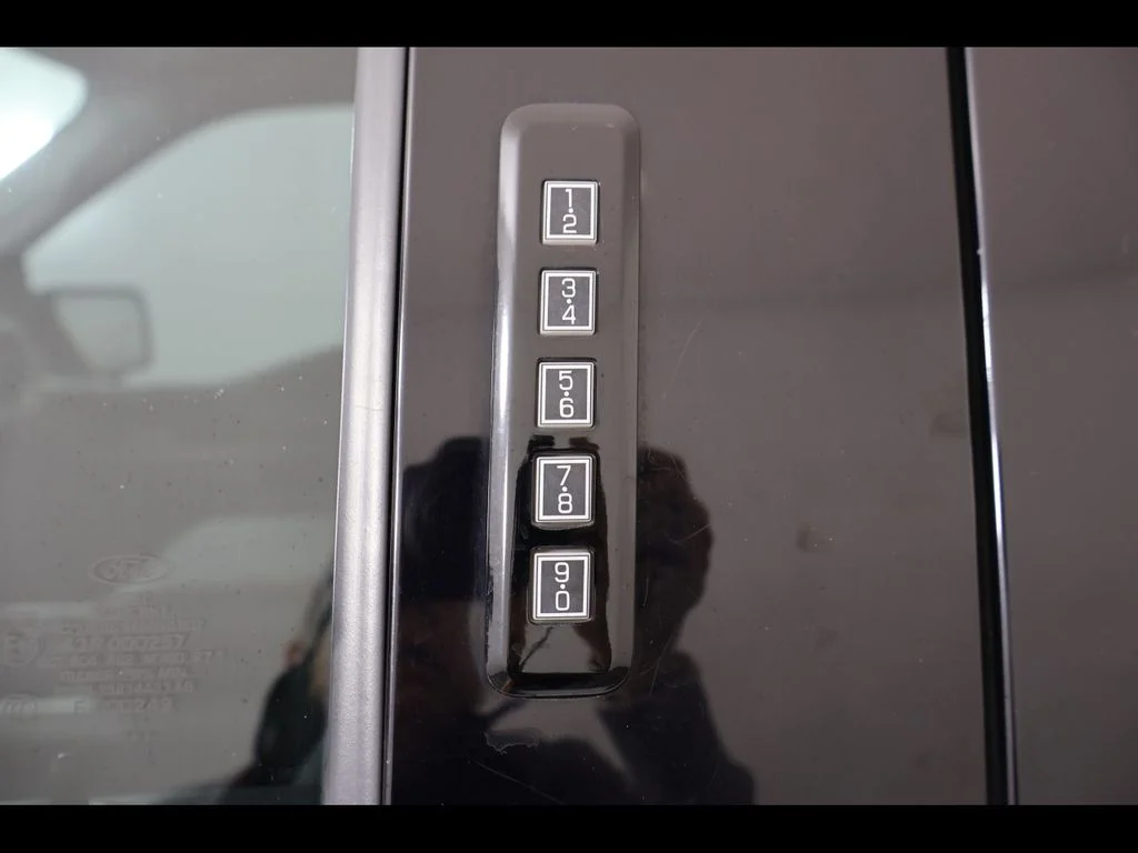 Used 2022 White Ford XLT image 9
