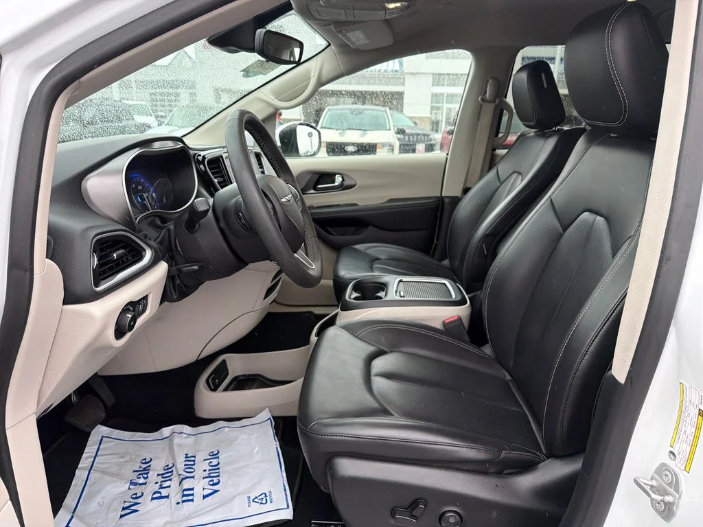 2023 Chrysler Pacifica Touring L - Photo 9