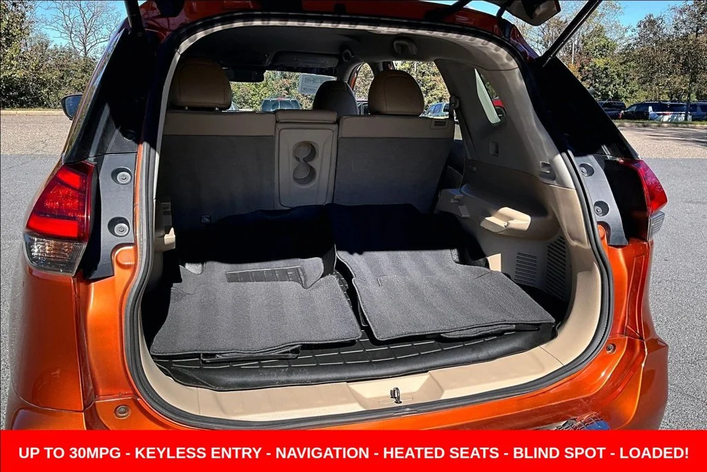 Used 2017 Orange Nissan SL image 27