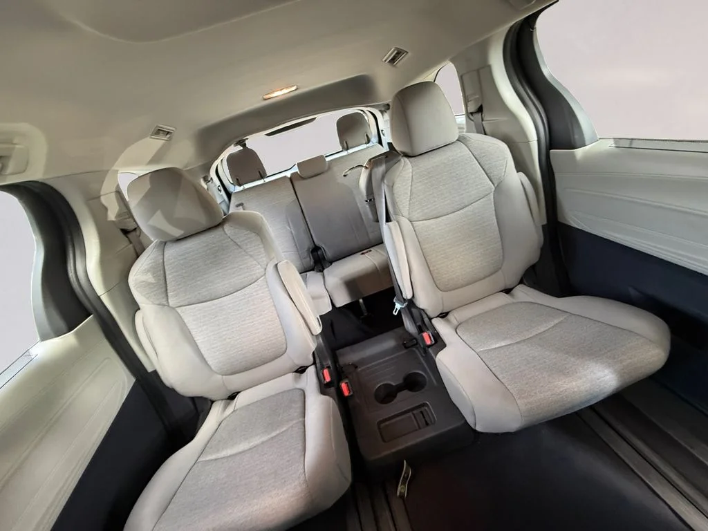 Used 2022  Toyota LE image 18