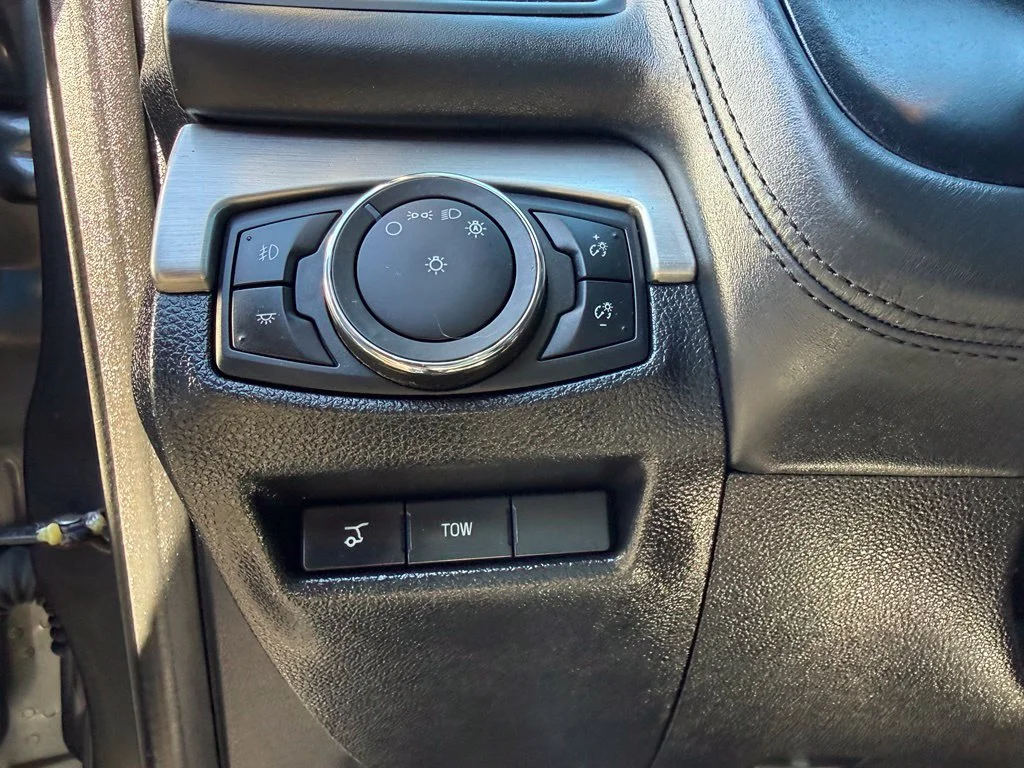Used 2017 Magnetic Metallic Ford Platinum image 19