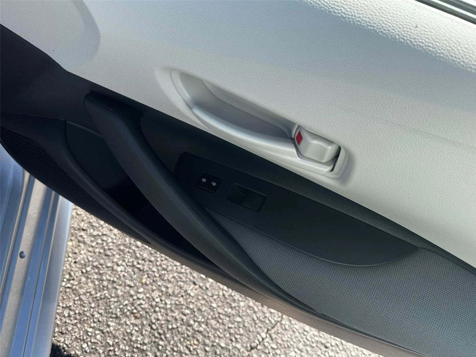 2025 Toyota Corolla LE - Photo 28