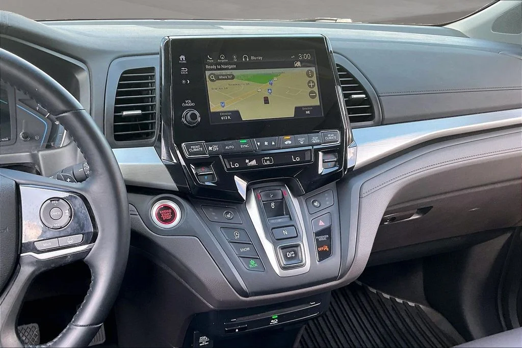 Used 2019 White Honda Touring image 9