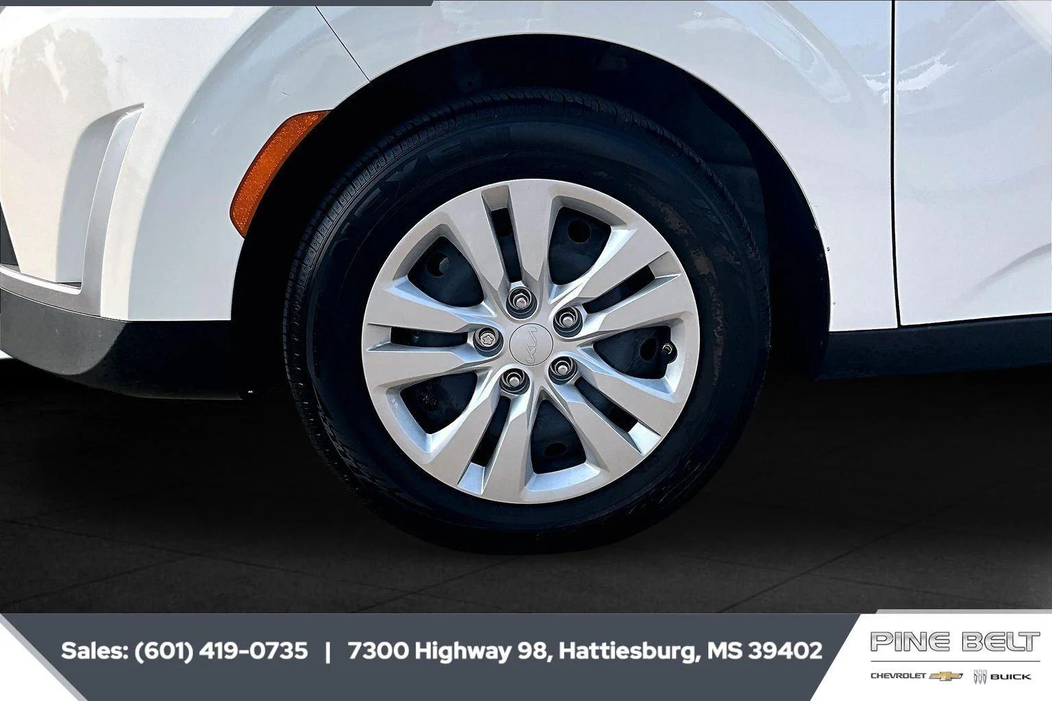 Used 2024 White Kia LX image 7