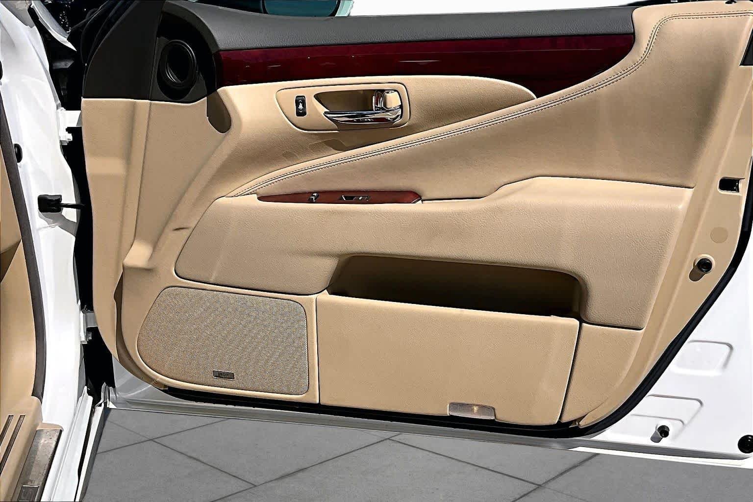Used 2008 Starfire Pearl Lexus  image 21