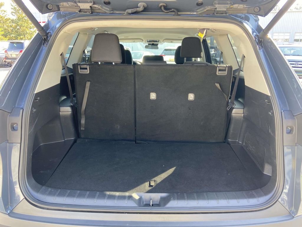 Used 2025 White Toyota LE image 10