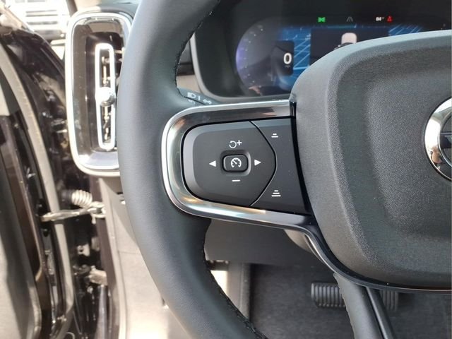 New 2026 Onyx Black Volvo B5 Core image 19