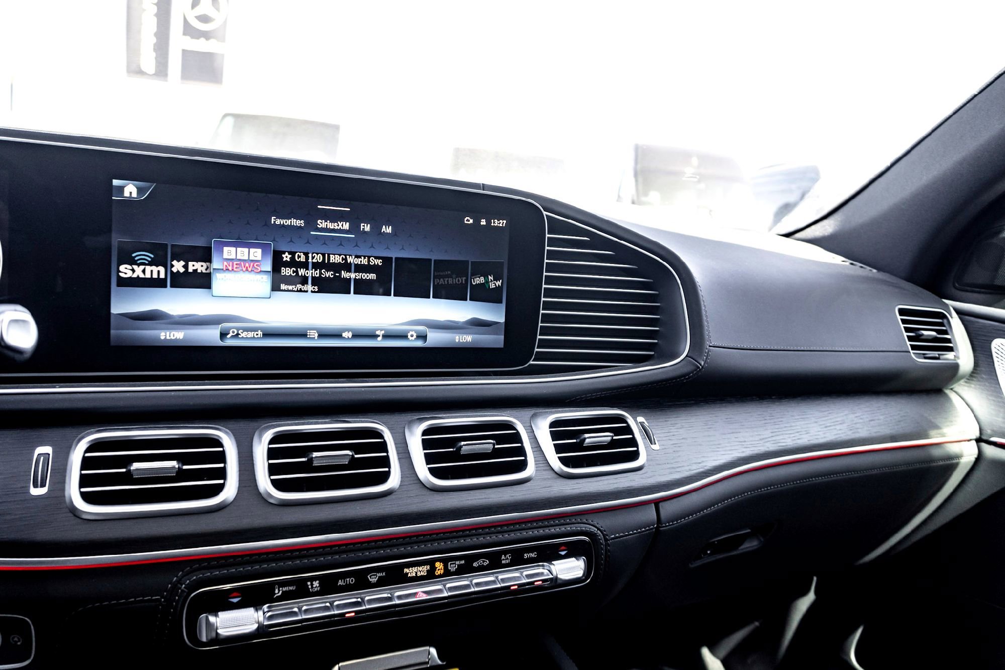 New 2025 MANUFAKTUR Moonlight White Metallic Mercedes-Benz AMG® GLE 53 4MATIC+ SUV image 35