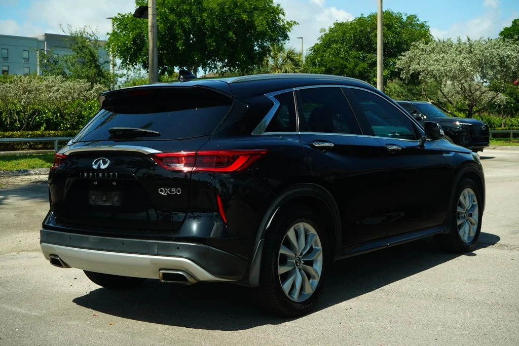 Used 2021 Black INFINITI LUXE image 11