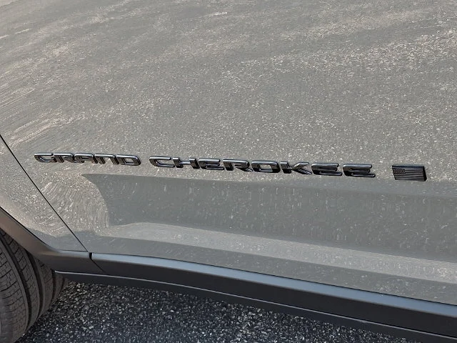 New 2027 Gray Jeep Limited image 17