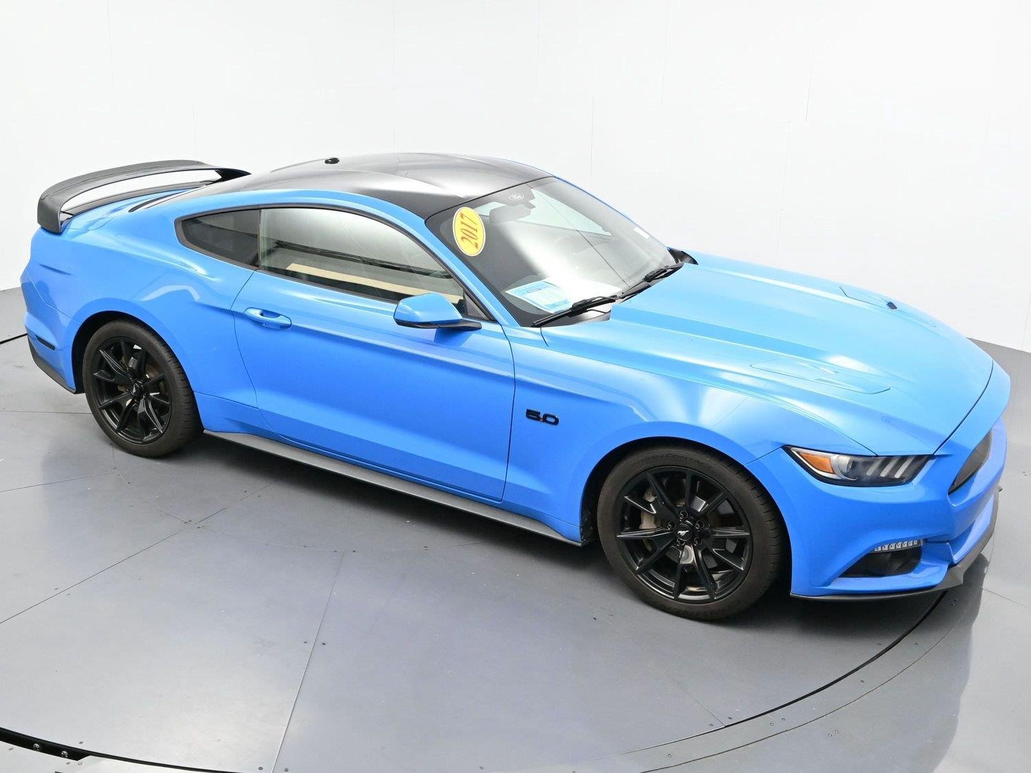 Used 2017 Grabber Blue Ford GT Premium image 39