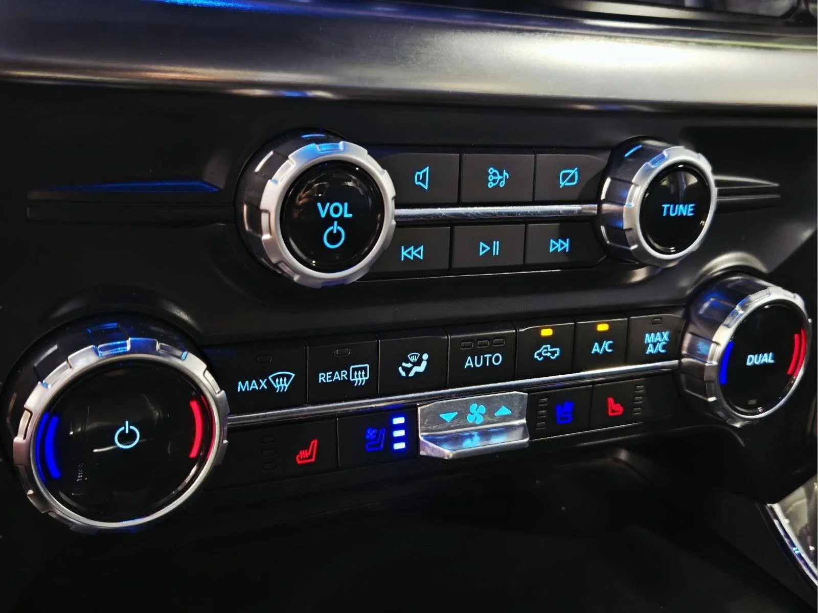 Used 2023 Carbonized Gray Ford LARIAT image 25