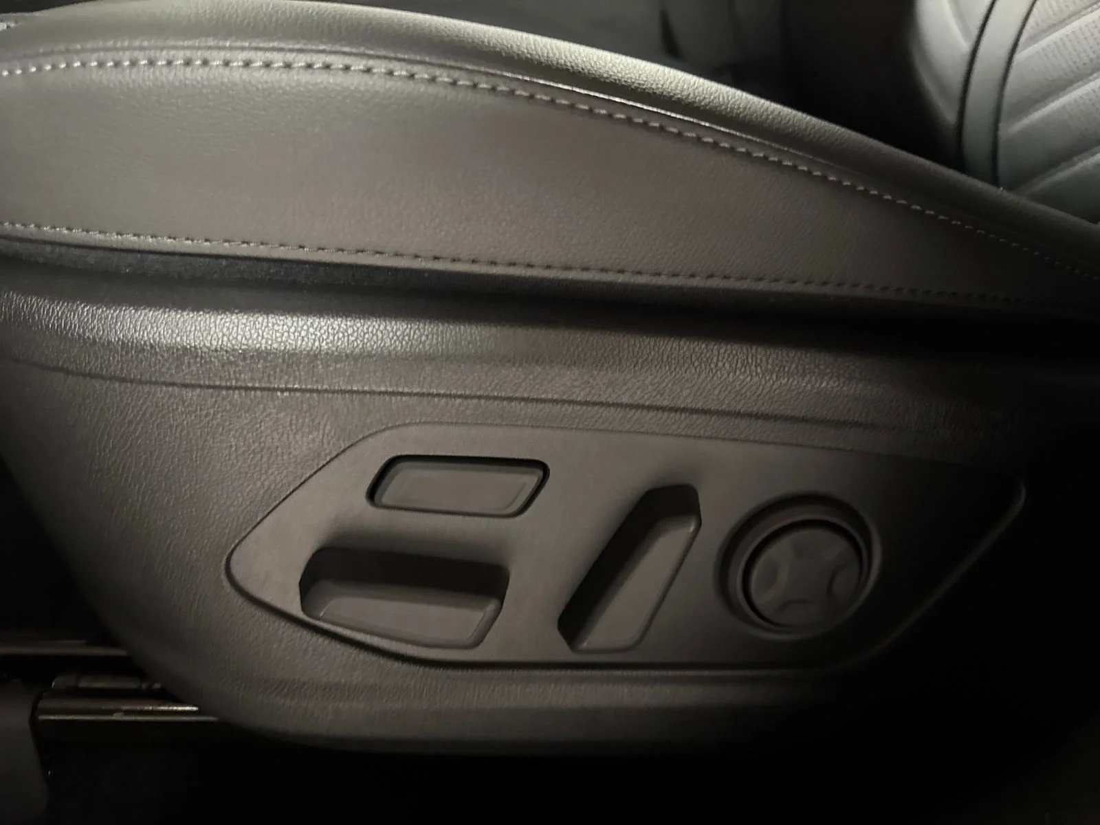 New 2026 Ivory Kia X-Line SX Prestige image 24