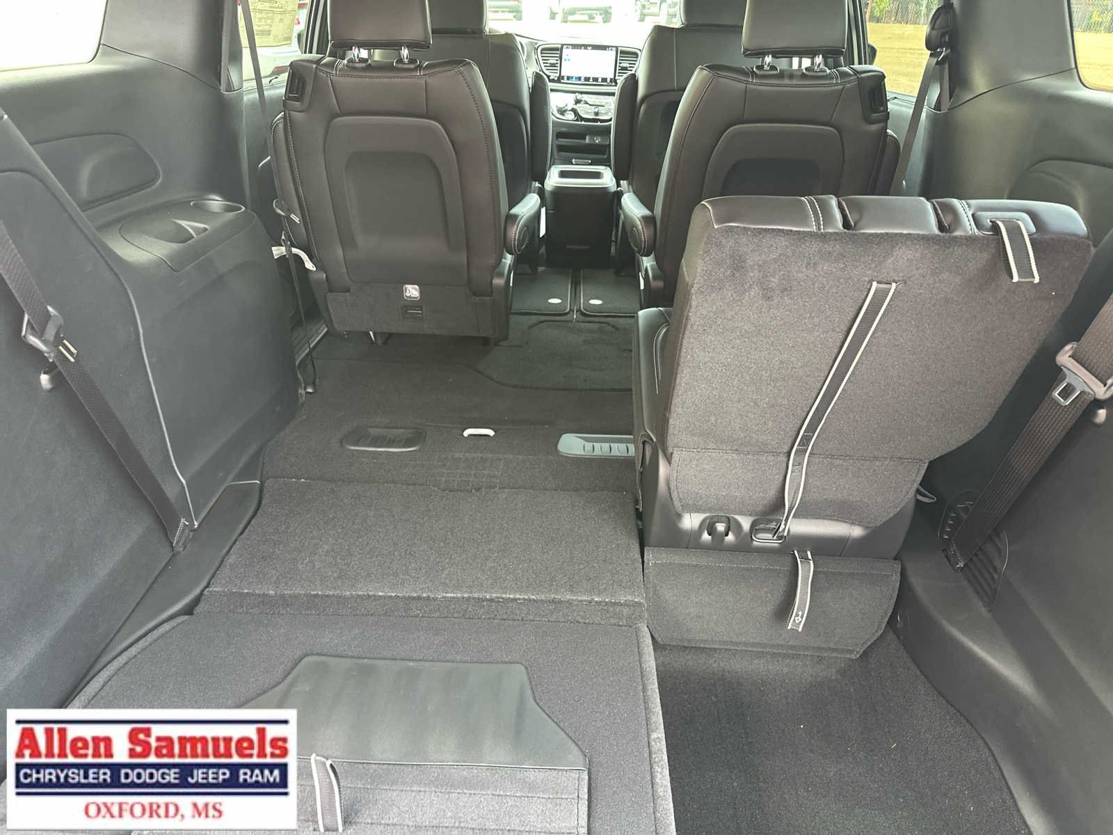 2026 Chrysler Pacifica Select - Photo 32
