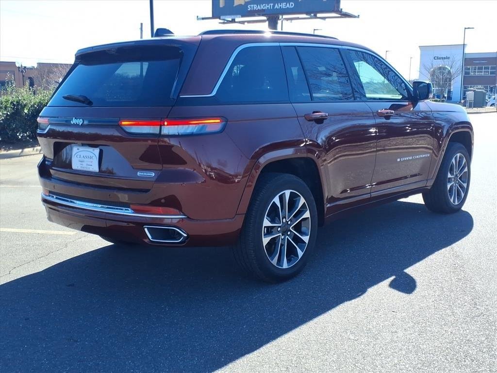 New 2024 Velvet Red Pearl-Coat Exterior Paint Jeep Overland image 34