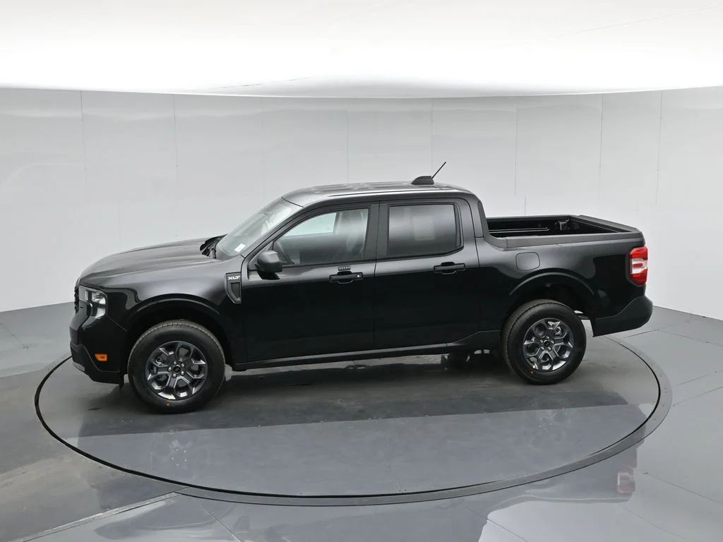 New 2026 Shadow Black Ford XLT image 41