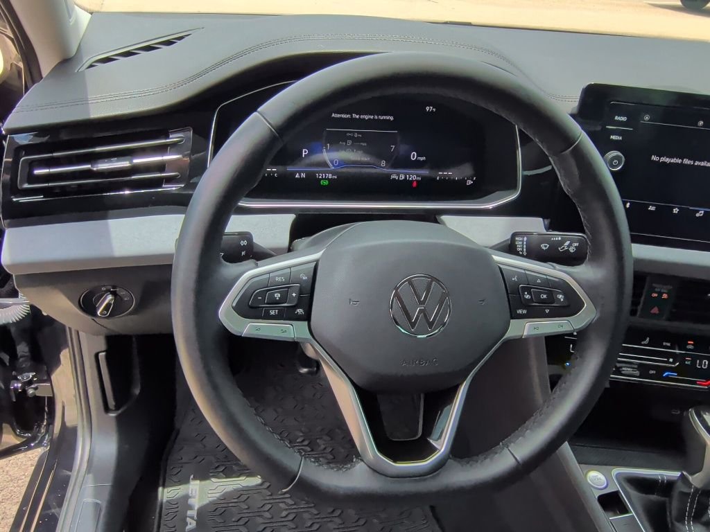 Used 2025  Volkswagen 1.5T SE image 16