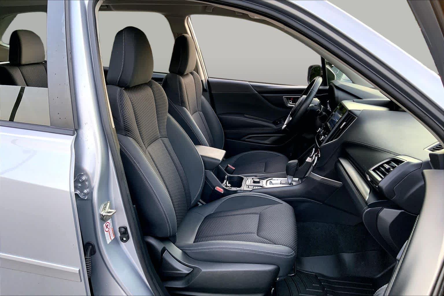 Used 2020 Ice Silver Metallic Subaru Premium image 8
