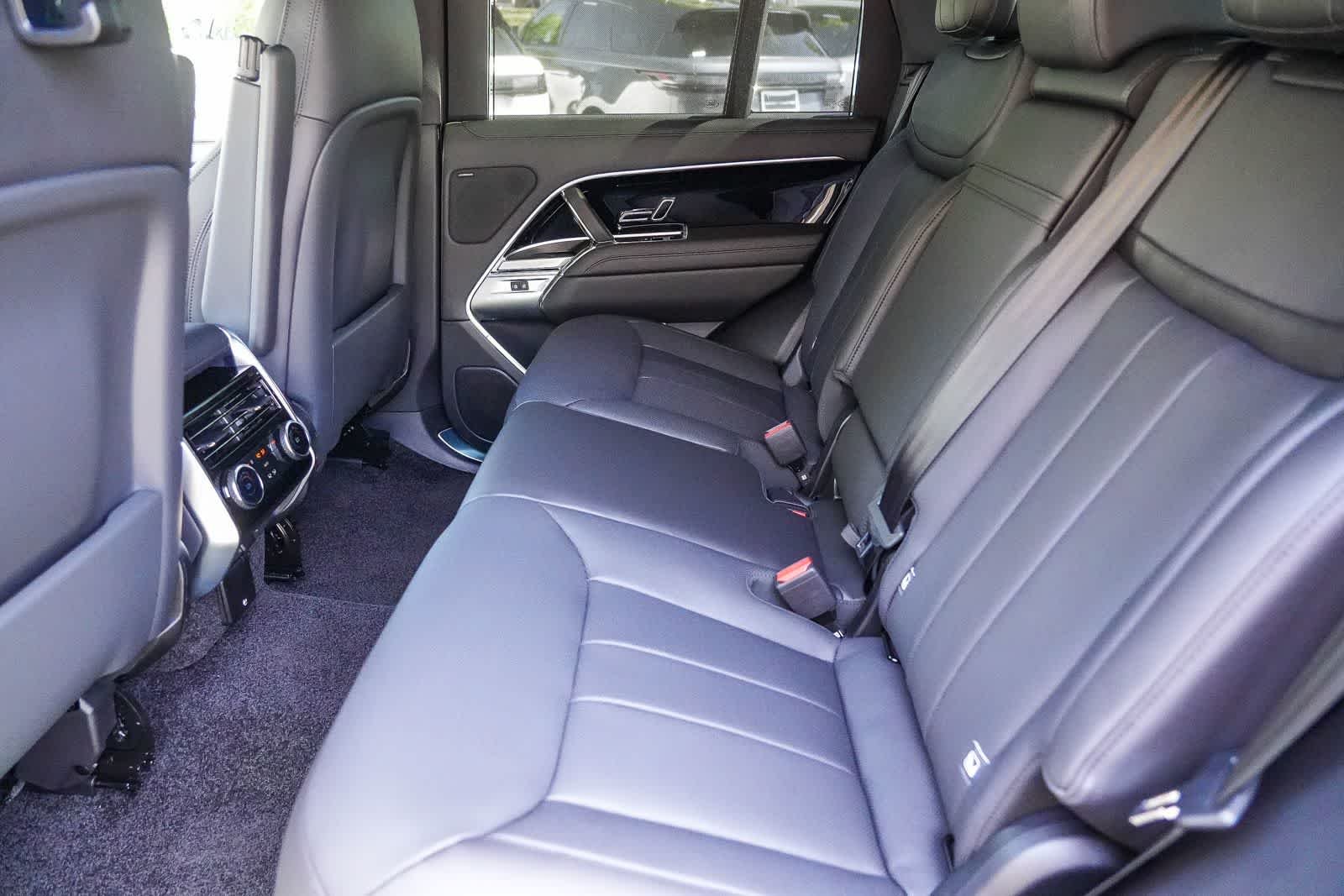 New 2026 Santorini Black Land Rover SE image 18