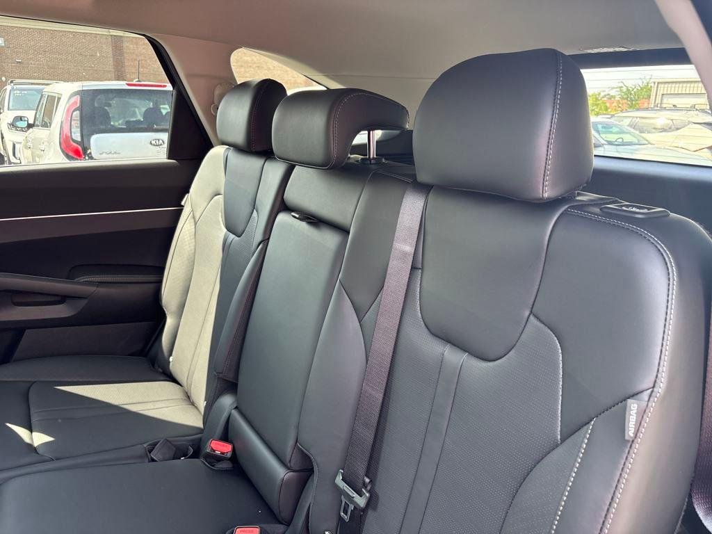 2025 Kia Sorento S - Photo 27