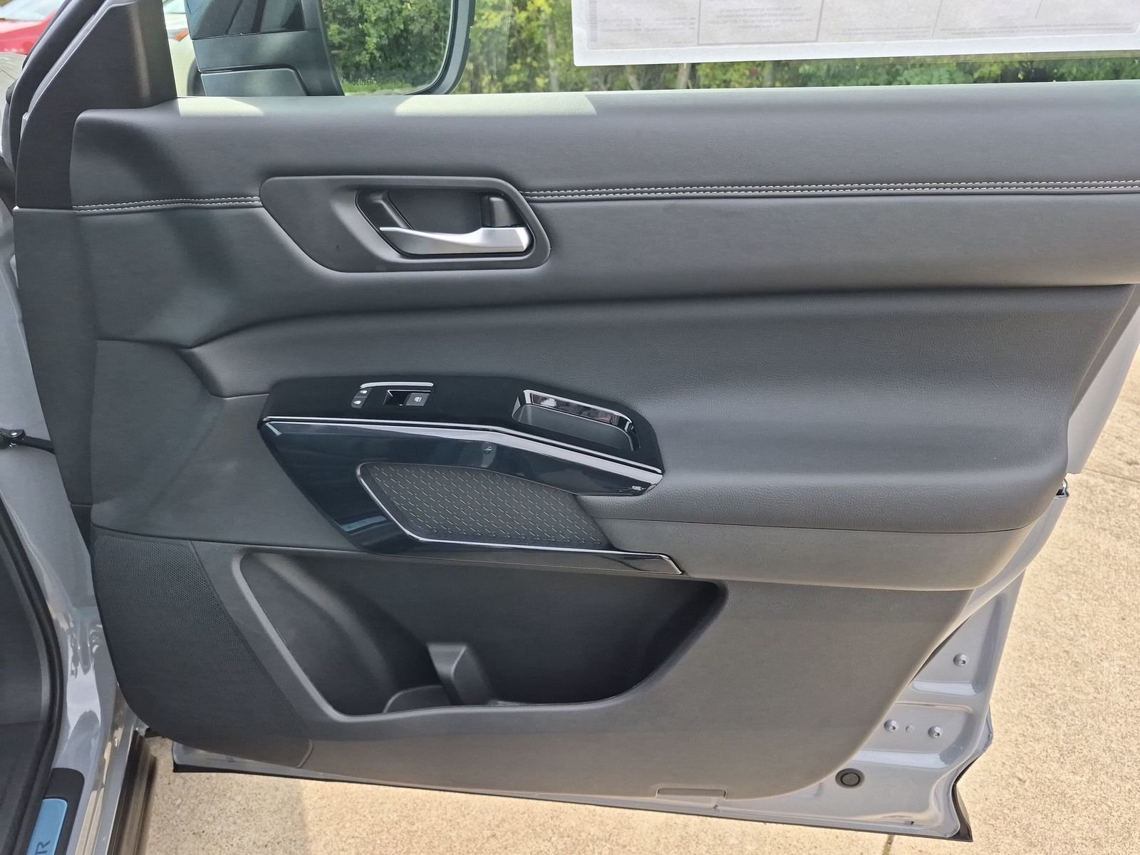 New 2026 Boulder Gray Pearl Nissan Platinum image 33