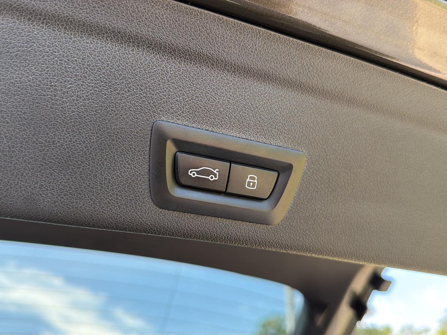 Used 2023 Manhattan Green Metallic BMW M50i image 35