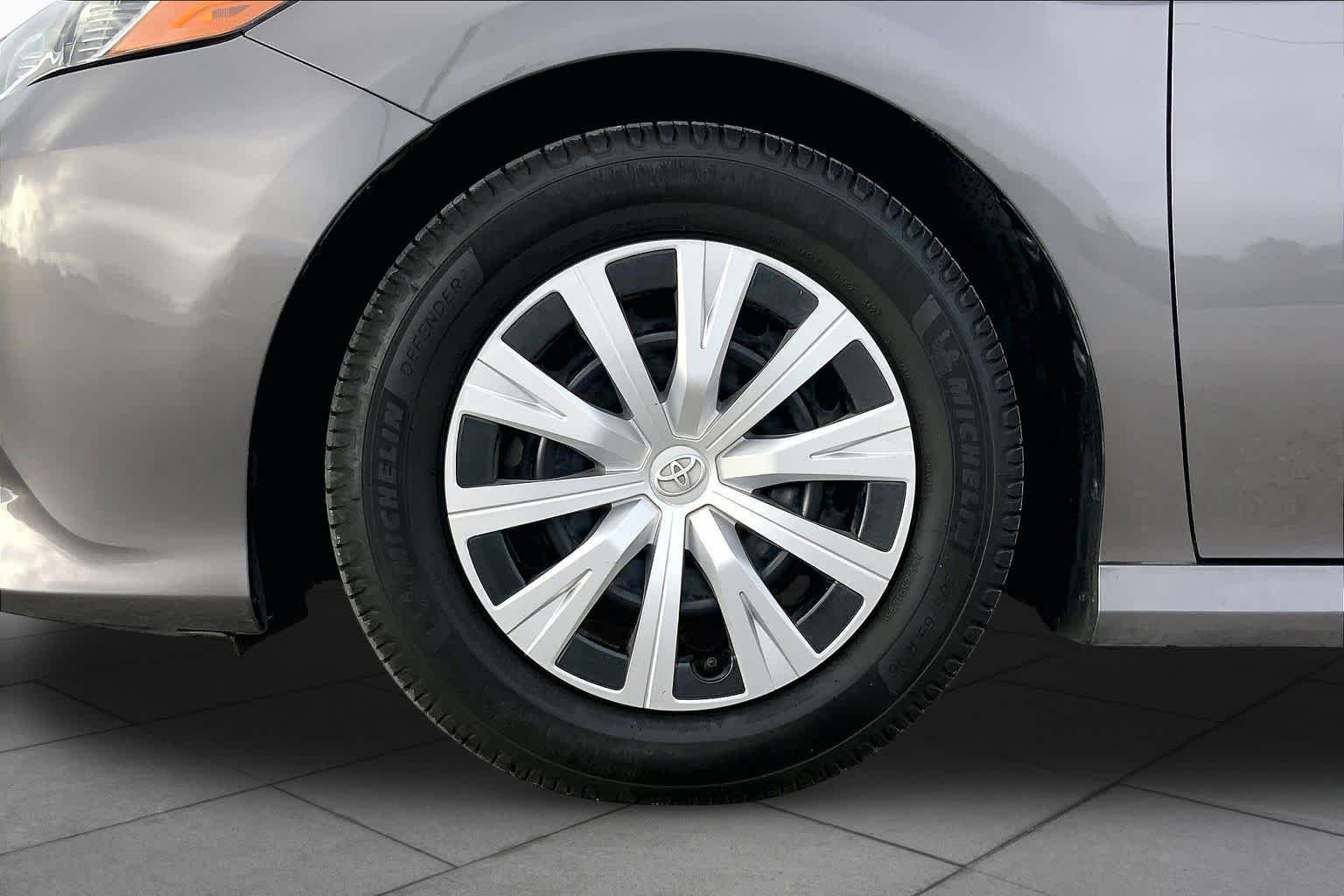 Used 2020 Predawn Gray Mica Toyota L image 11