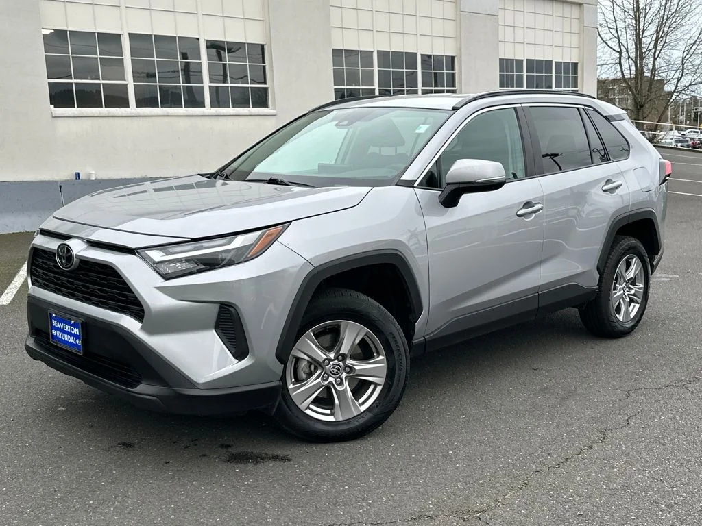 2023 Toyota RAV4 XLE AWD's photo
